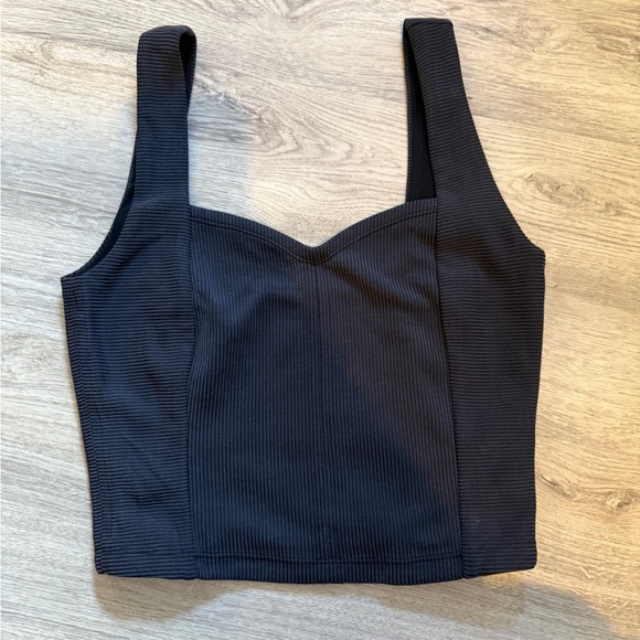 Lululemon Ribbed Active Top in Black - Picture 2 of 5